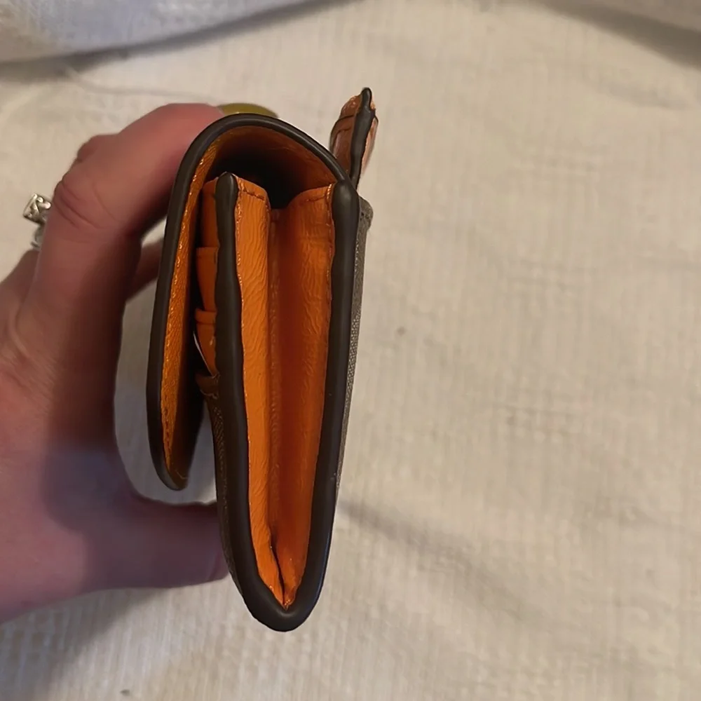 COACH - Peyton signature envelope wallet - EUC - Picture 6 of 7